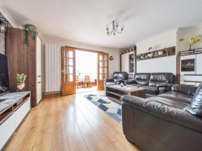 4-Bedroom Villa for 7-9 Guests Family & Group Getaway